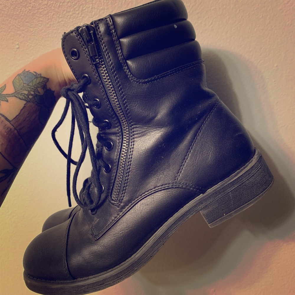 MIA Maeva black combat boots